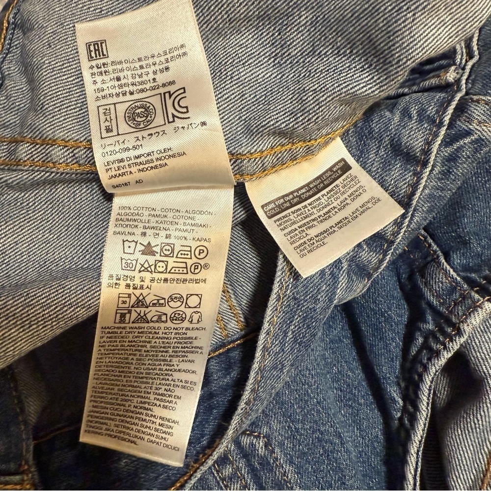 NWOT Levi's Relaxed Fit Women's Trucker Vest - Picture 3 of 6